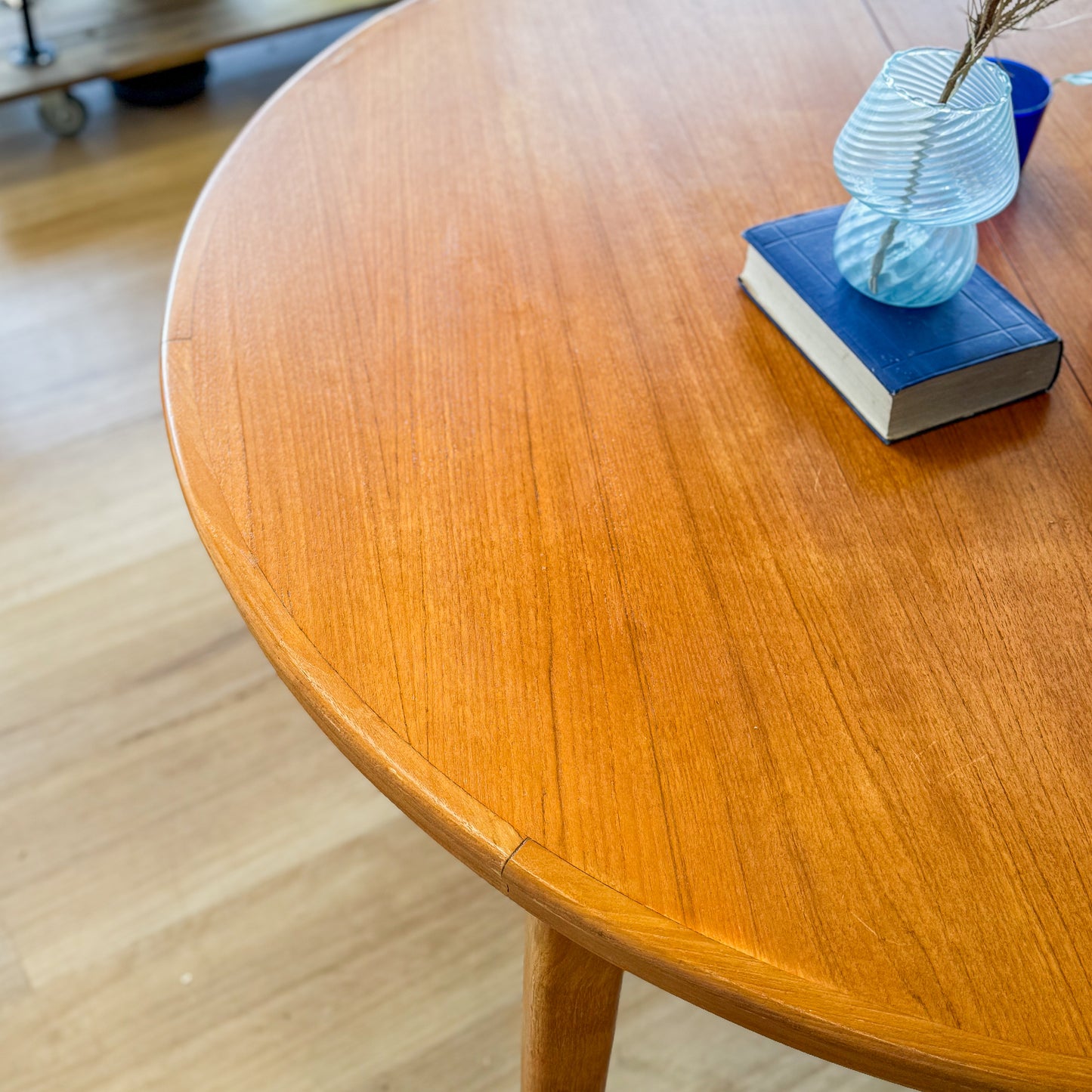 Wrightbilt round extension dining table