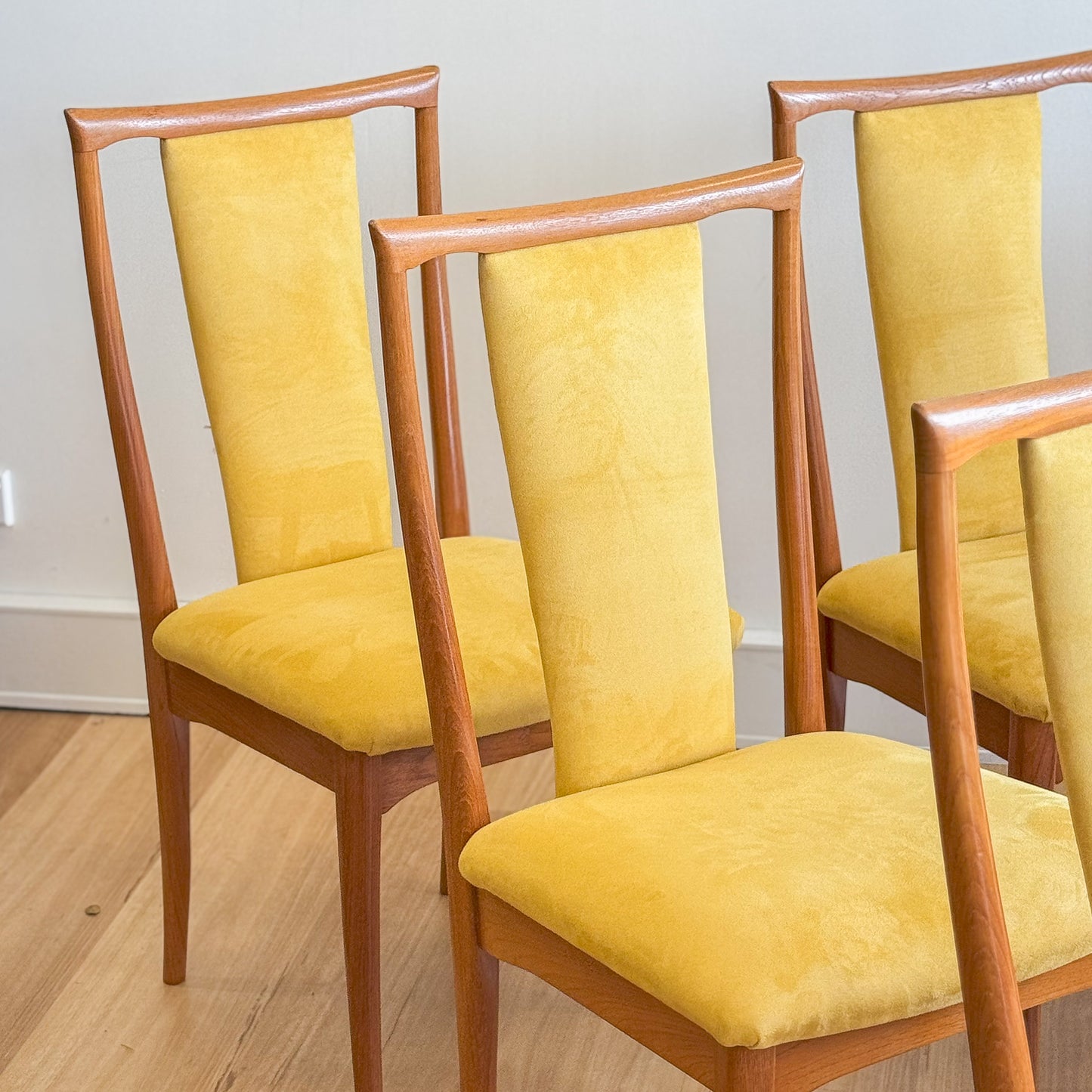 Set of 8 Parker Dining chairs including two carvers