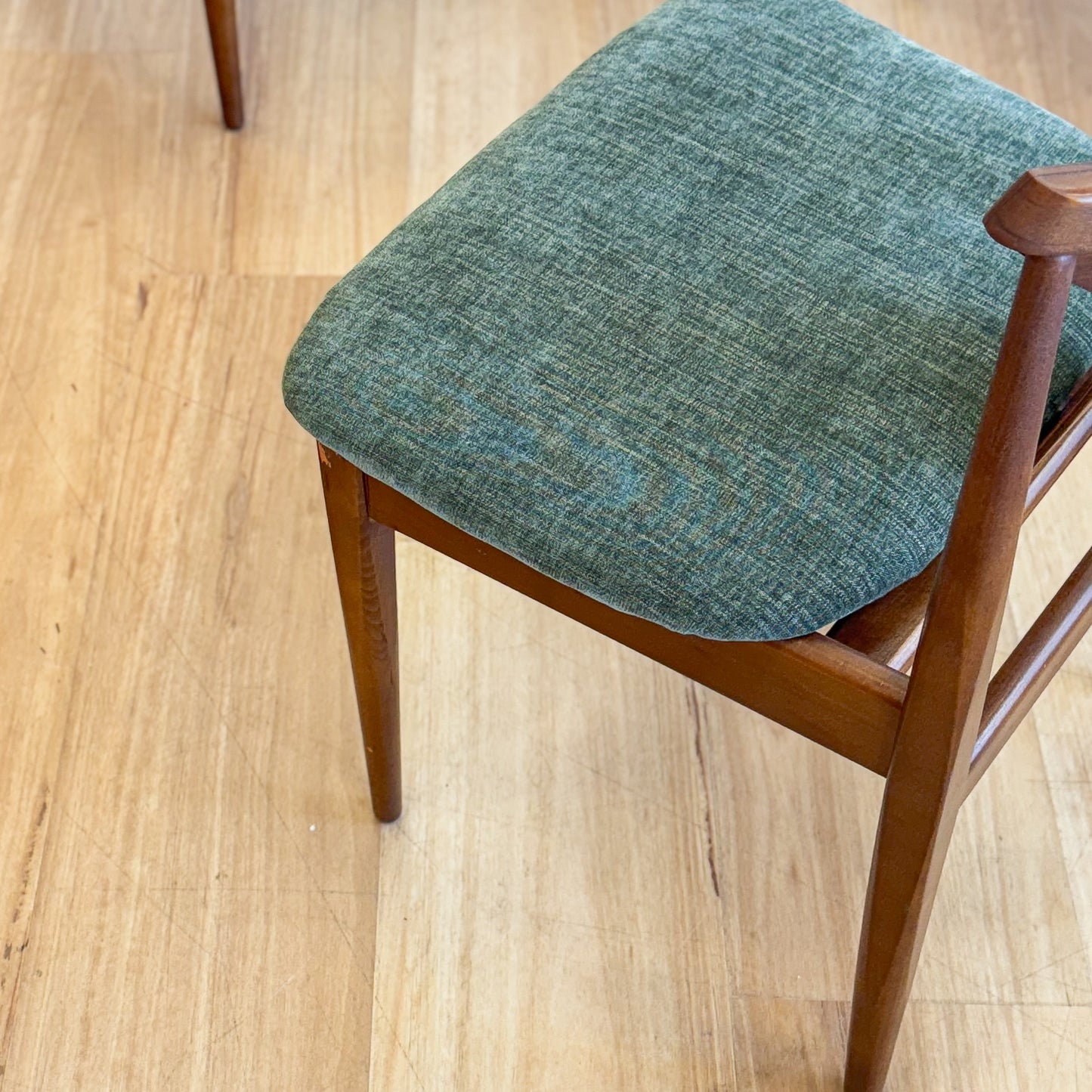 Set of four Elliot’s of Newsbury dining chairs