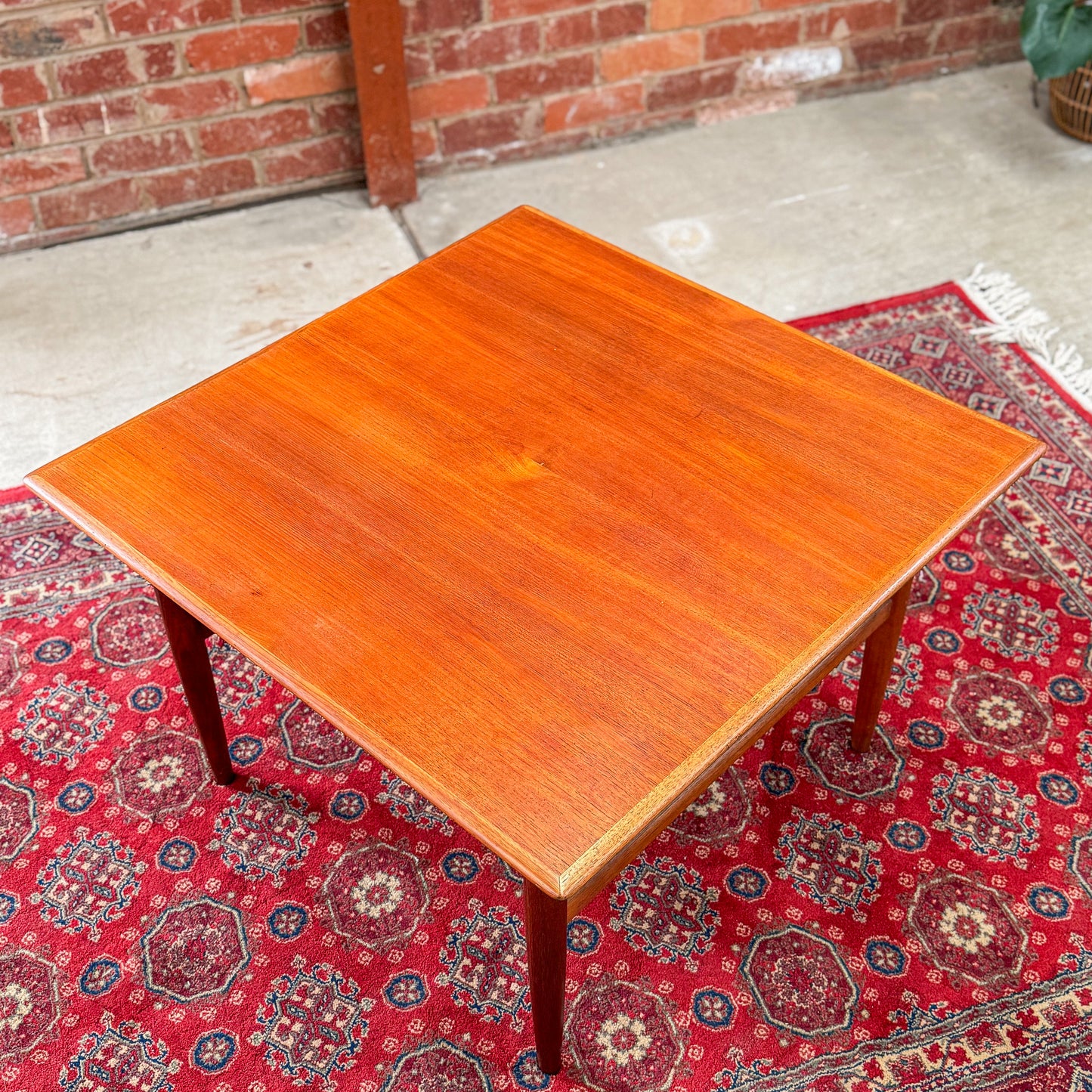 Parker coffee table with magazine shelf