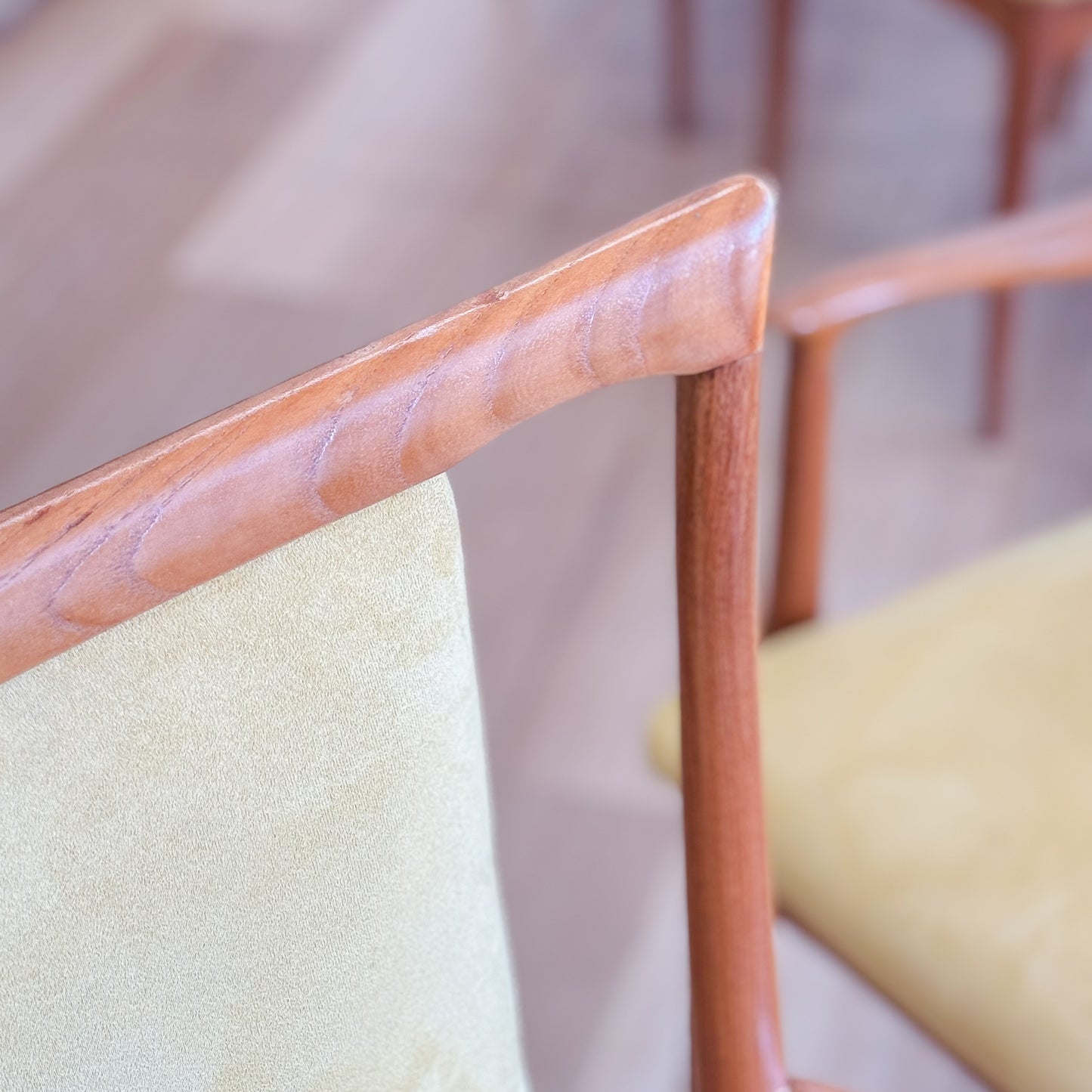 Set of 8 Parker Dining chairs including two carvers