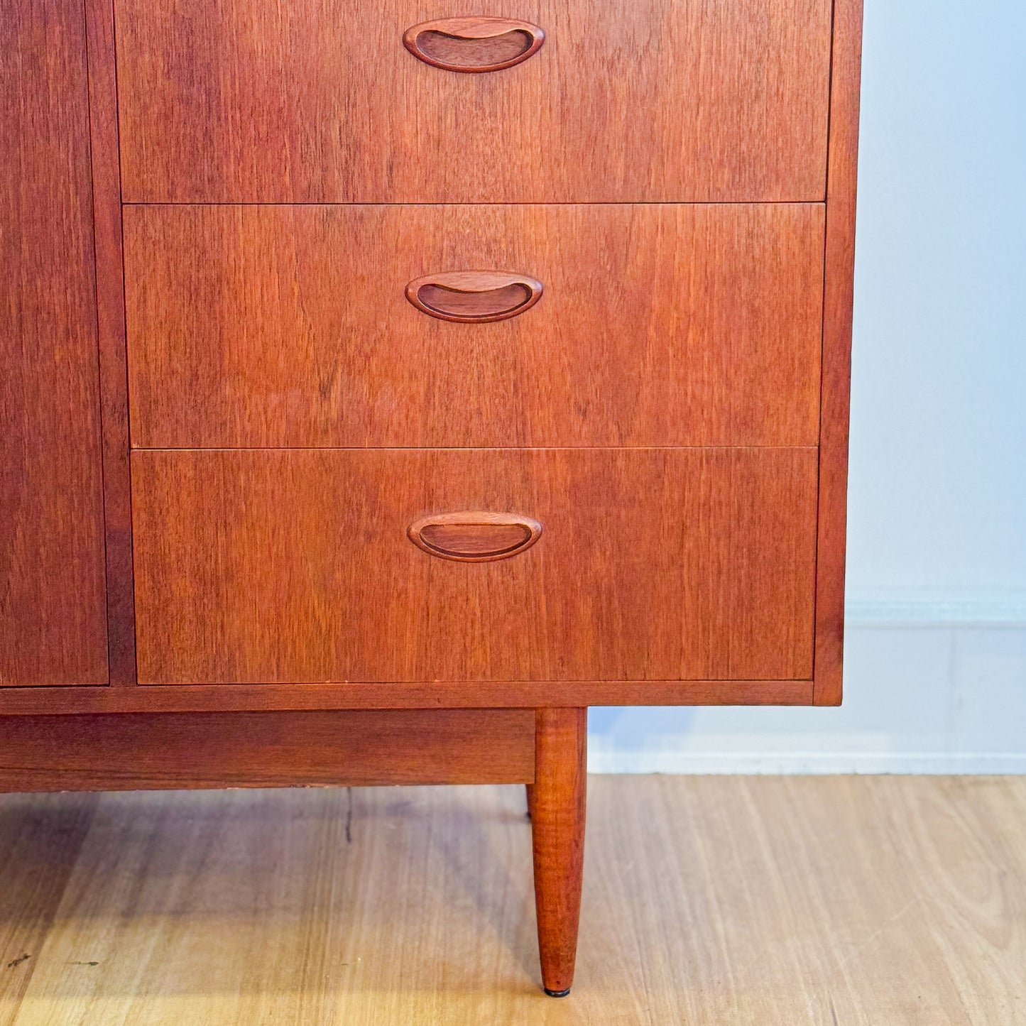 Vintage mid century 1960s Chiswell bar cabinet / storage unit