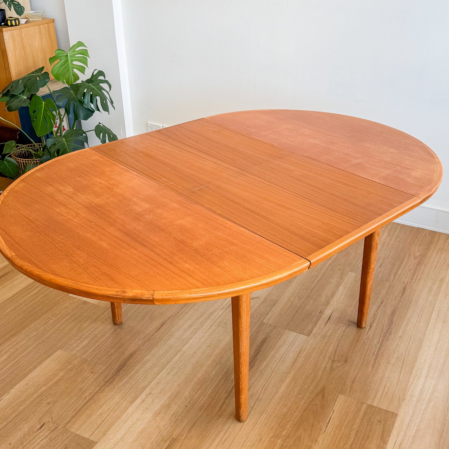 Wrightbilt round extension dining table