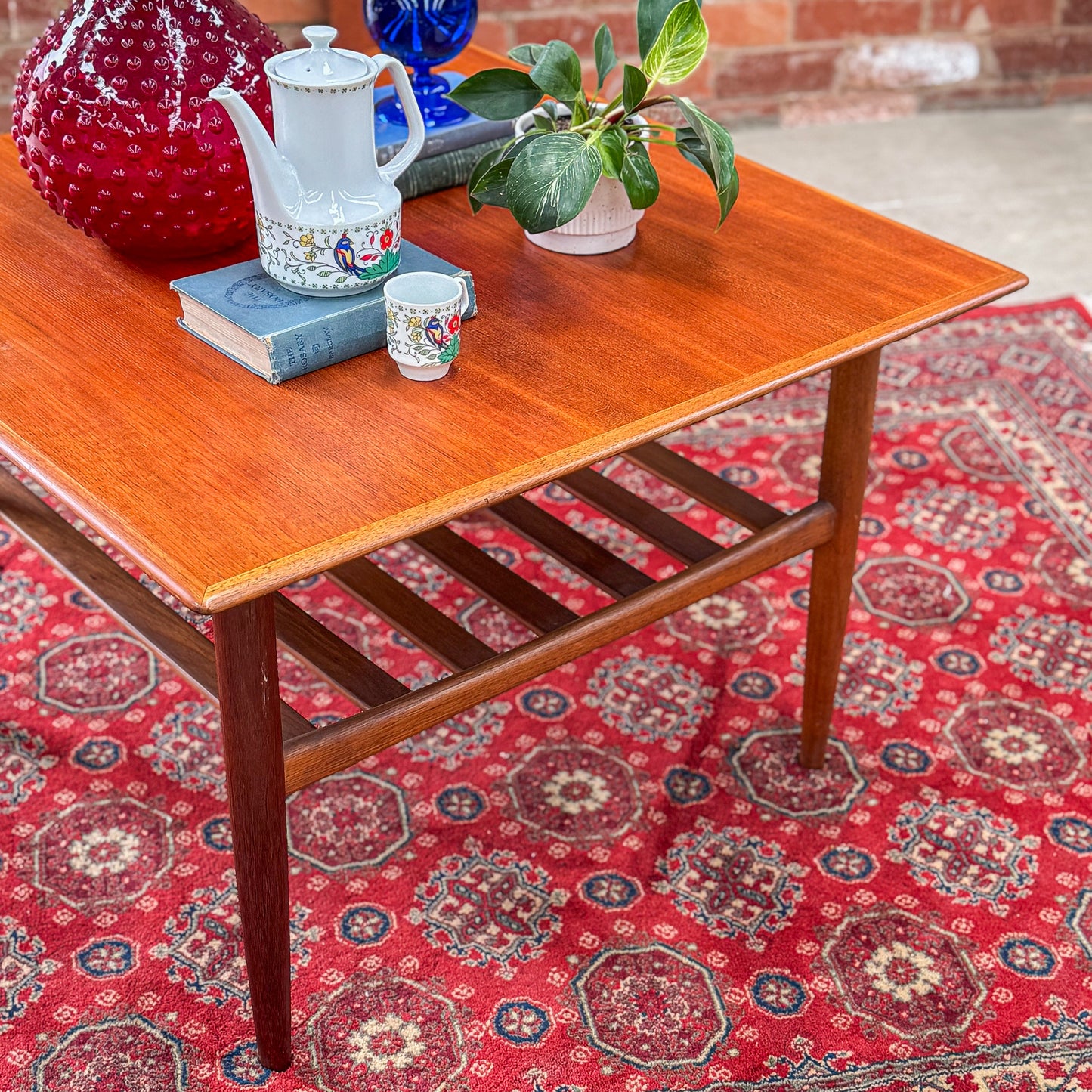 Parker coffee table with magazine shelf