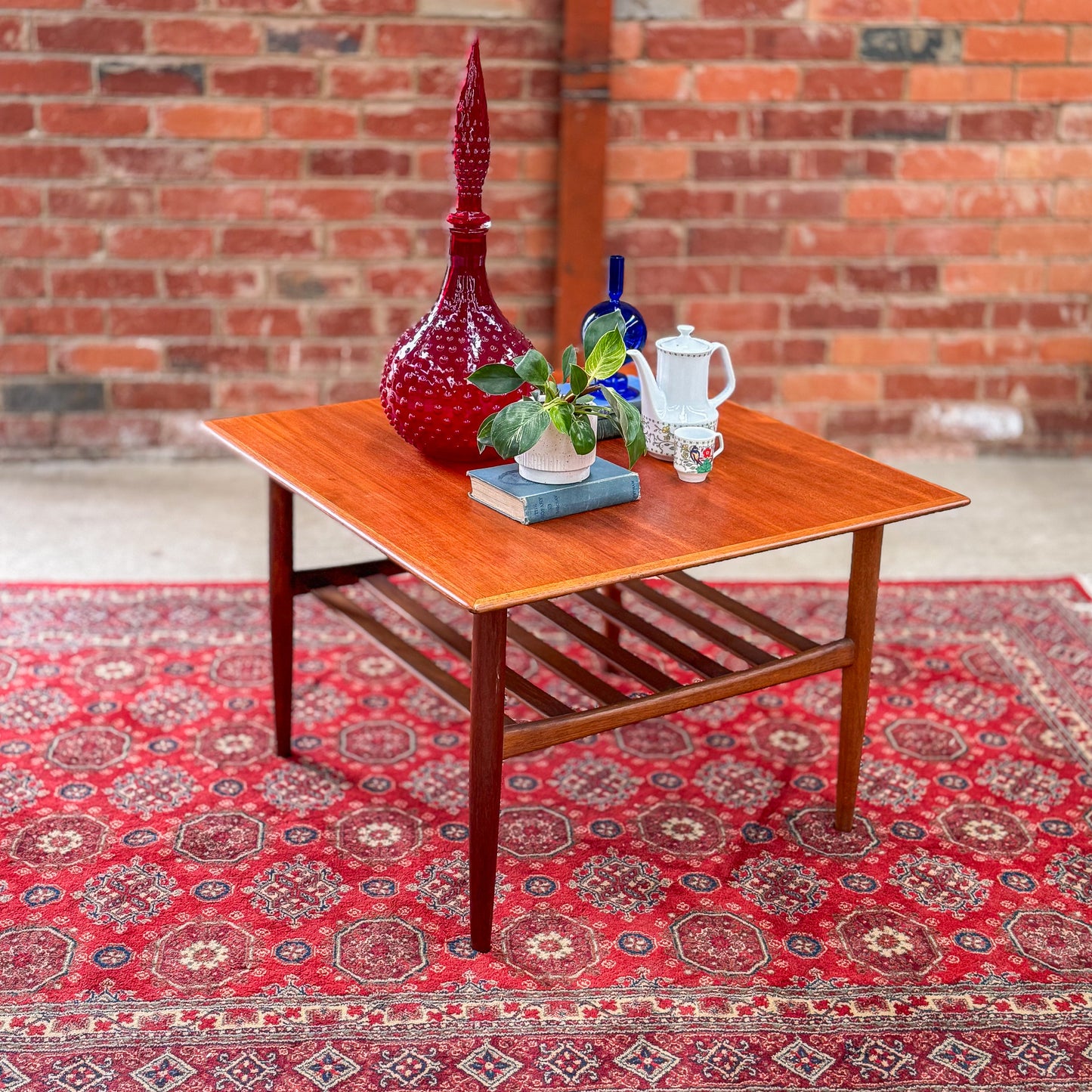 Parker coffee table with magazine shelf