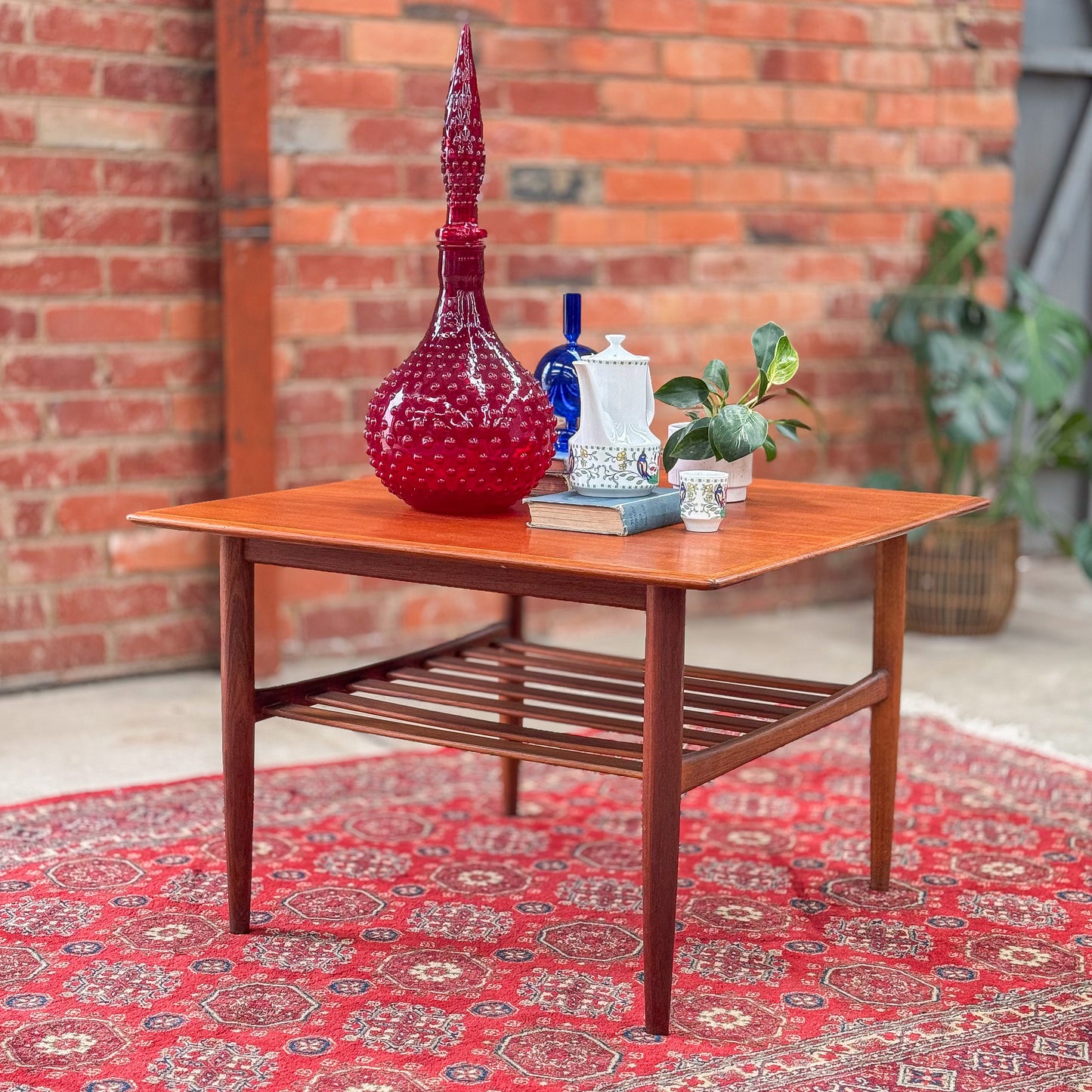 Parker coffee table with magazine shelf