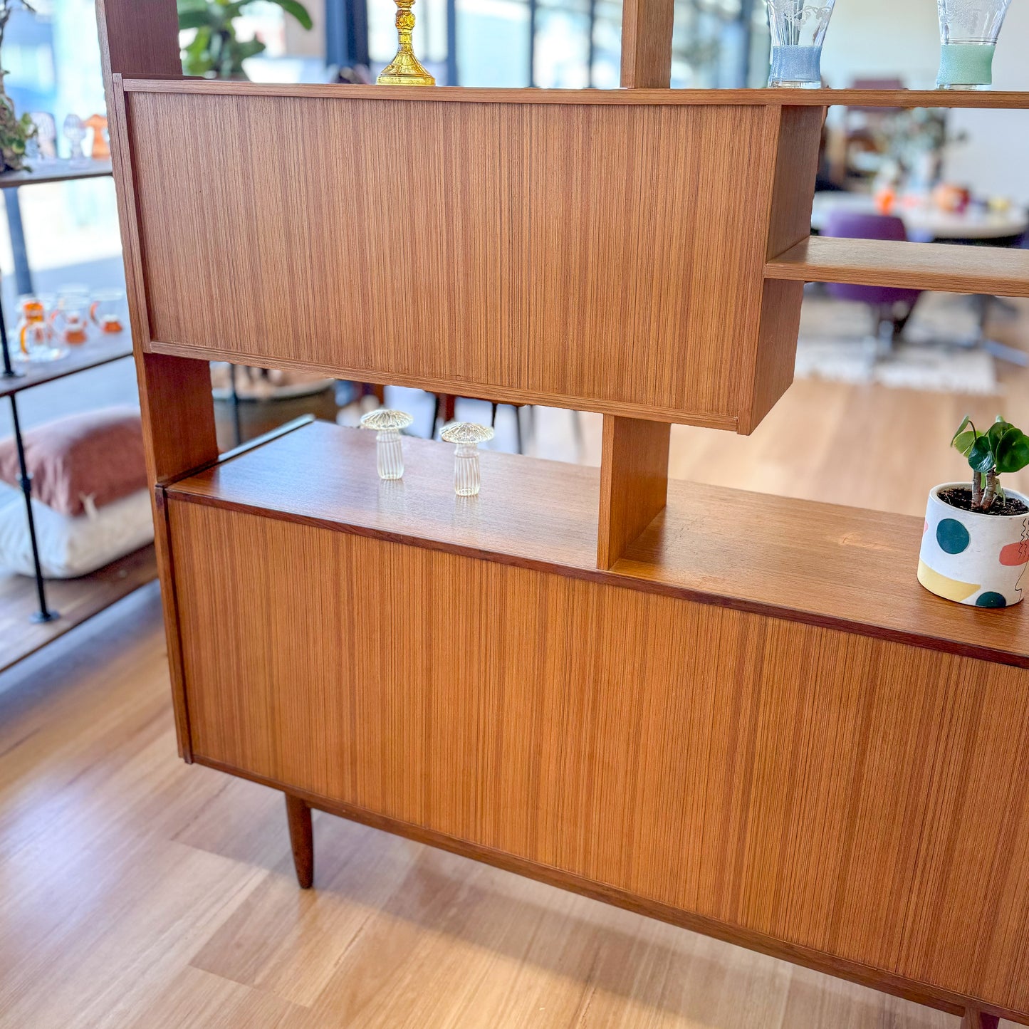 Elite furniture room divider