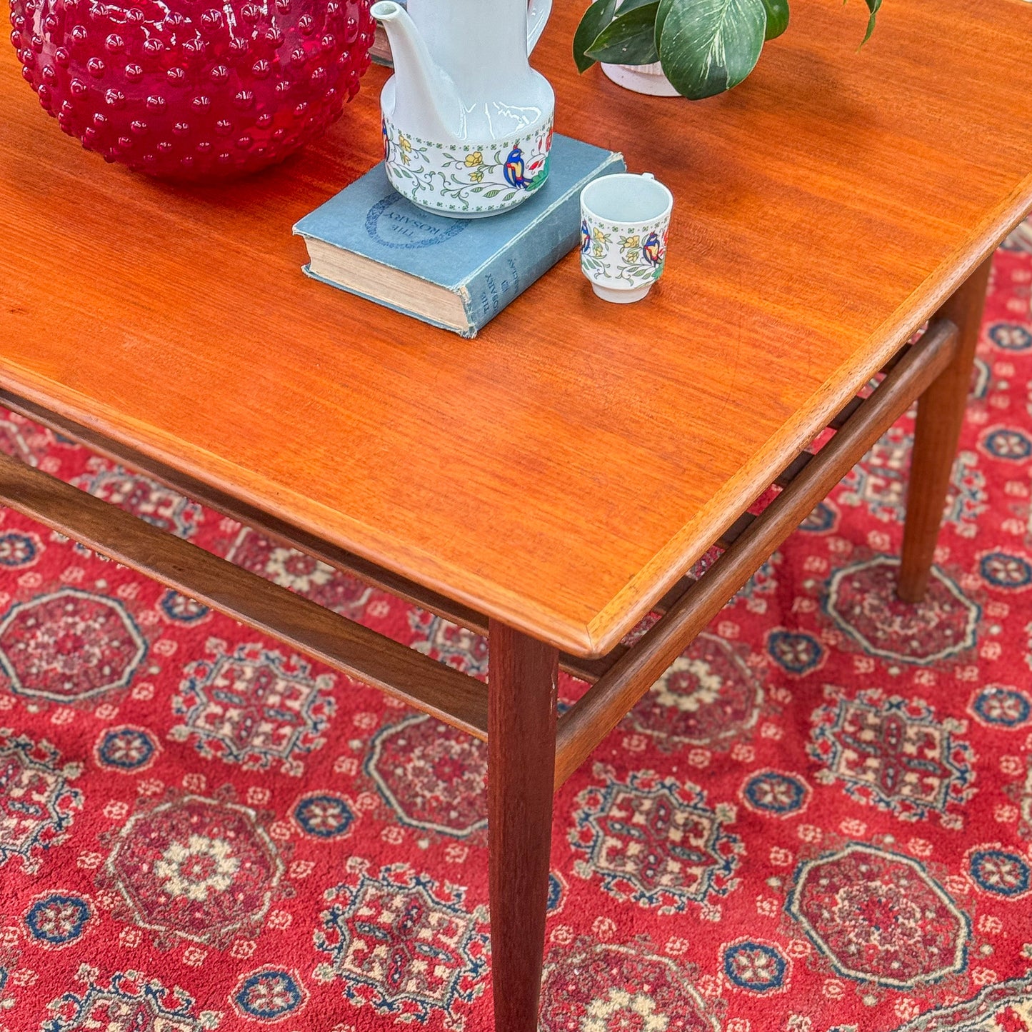 Parker coffee table with magazine shelf