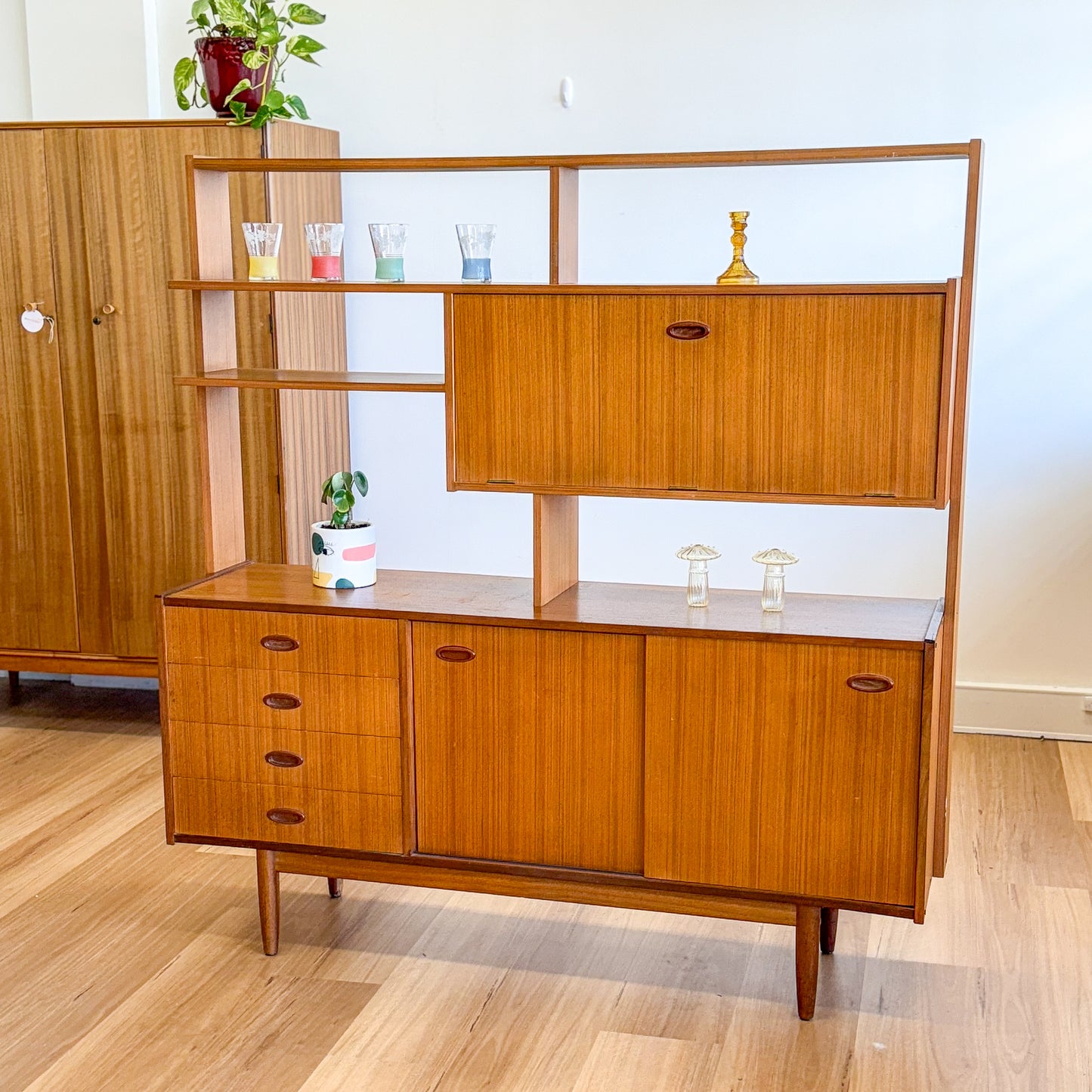 Elite furniture room divider