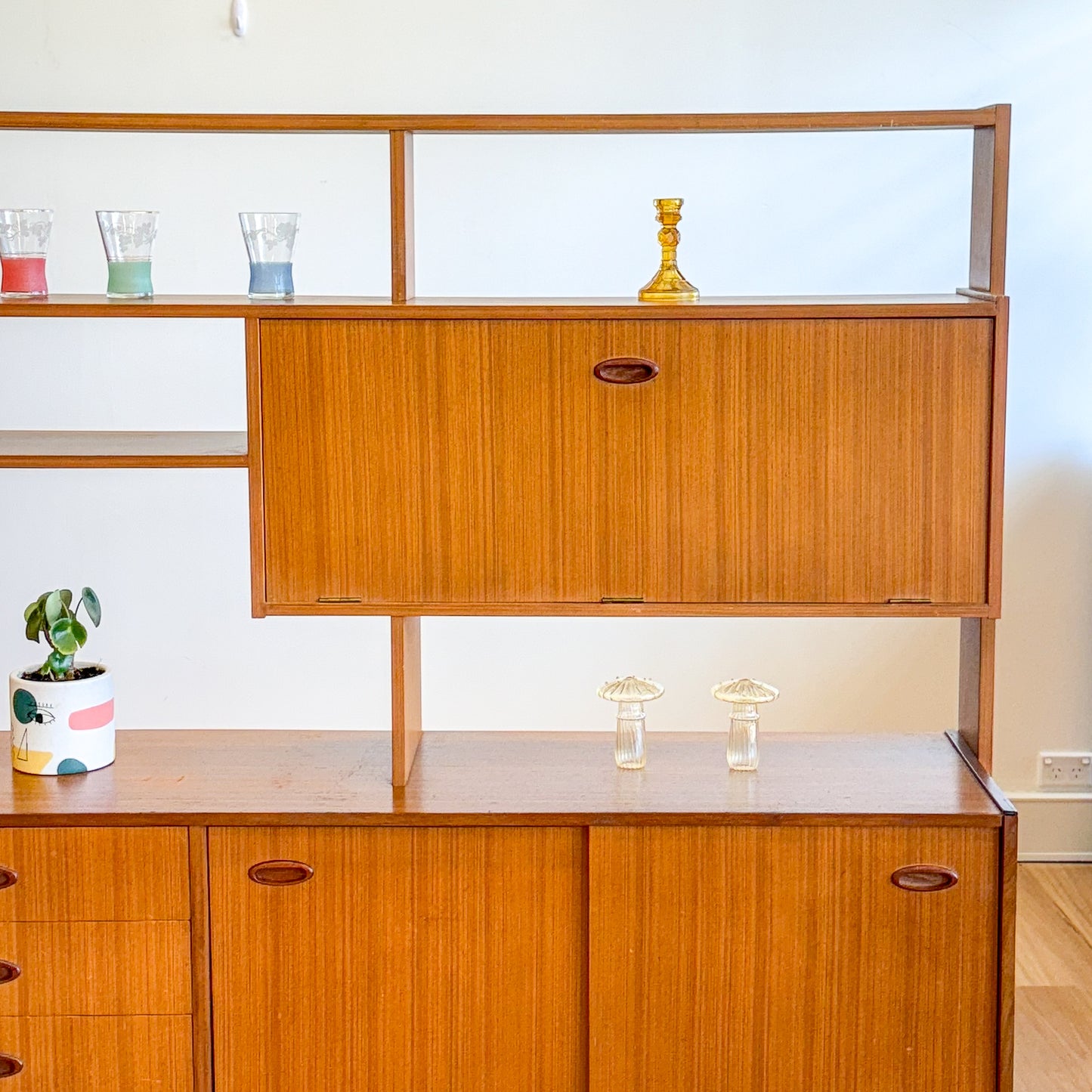 Elite furniture room divider