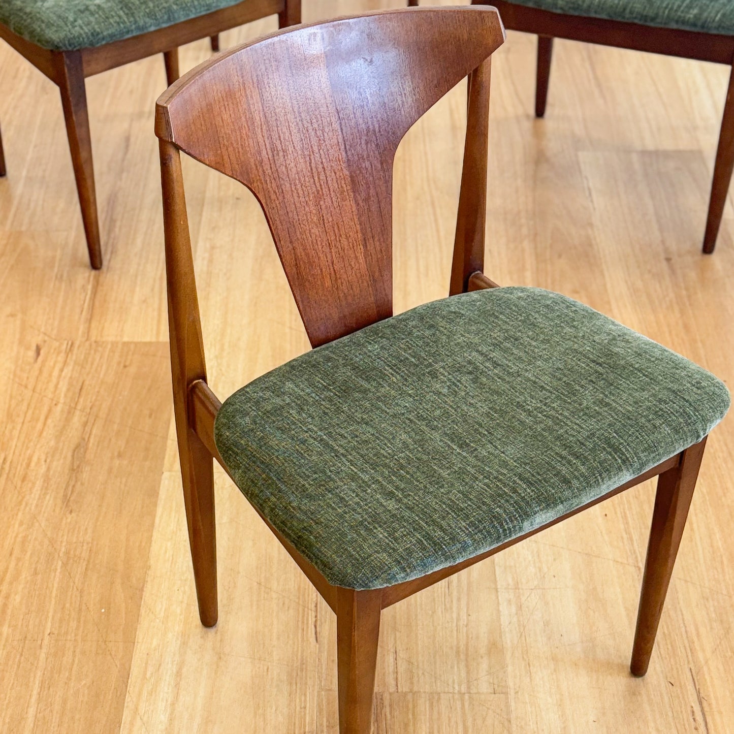 Set of four Elliot’s of Newsbury dining chairs