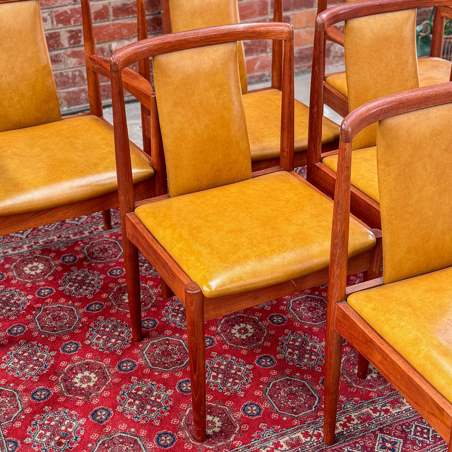 Set of 6 Parker t-back dining chairs including two carvers