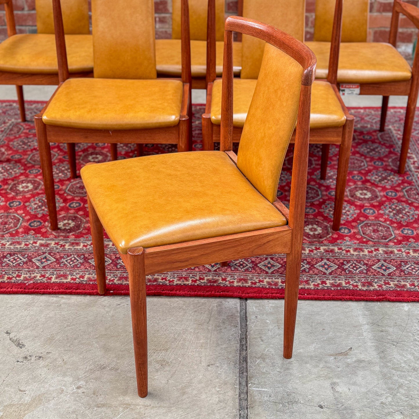 Set of 6 Parker t-back dining chairs including two carvers