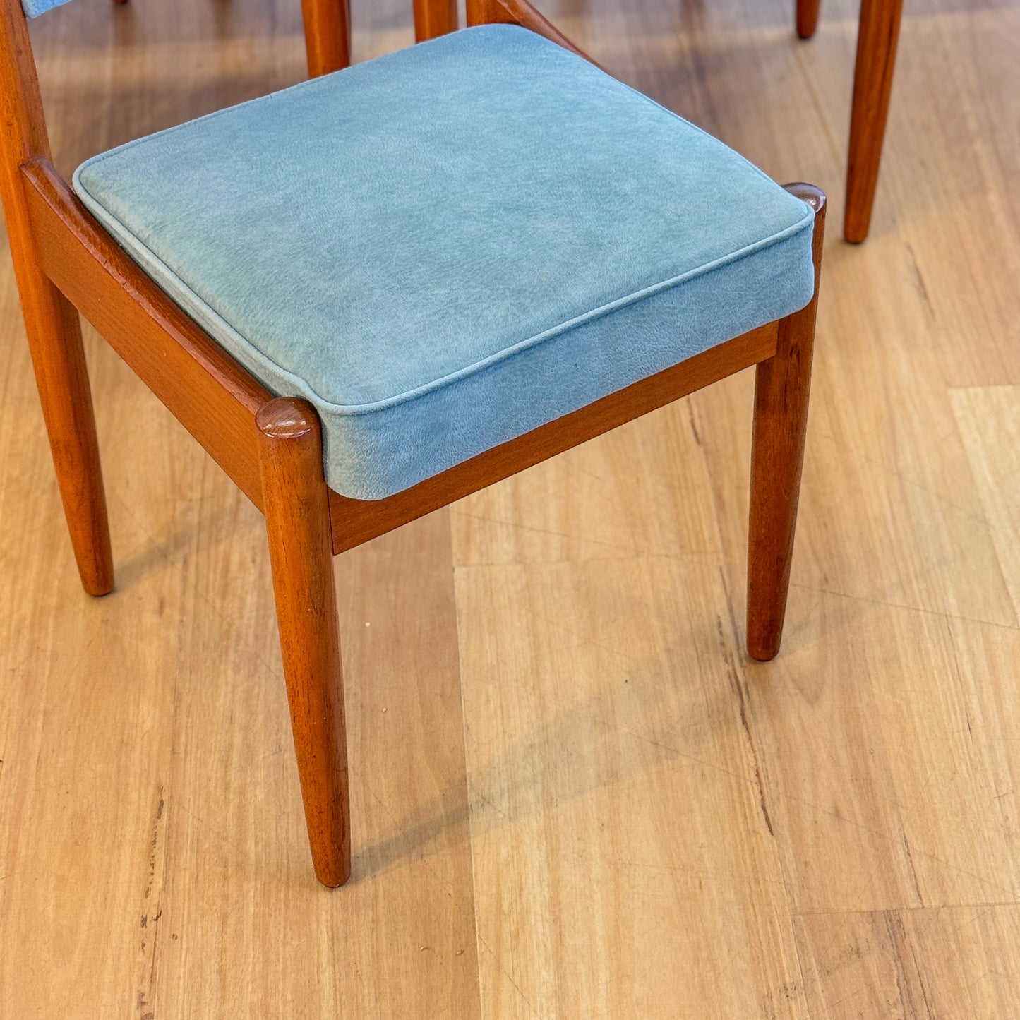 Set of 6 1970s vintage Chiswell teak dining chairs