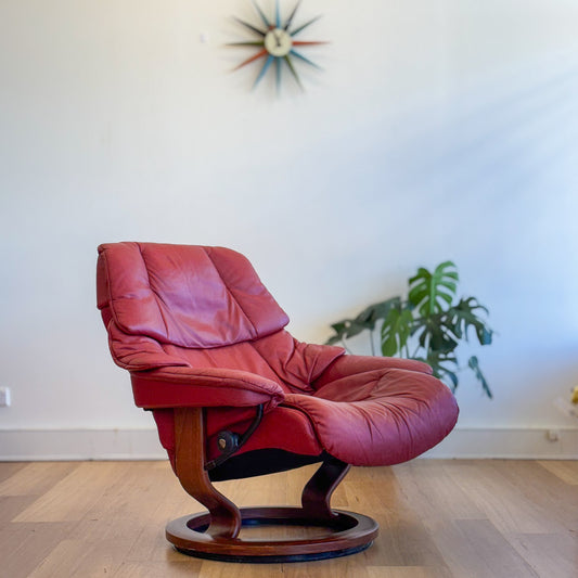 Ekorness Stressless Red Leather Recliner