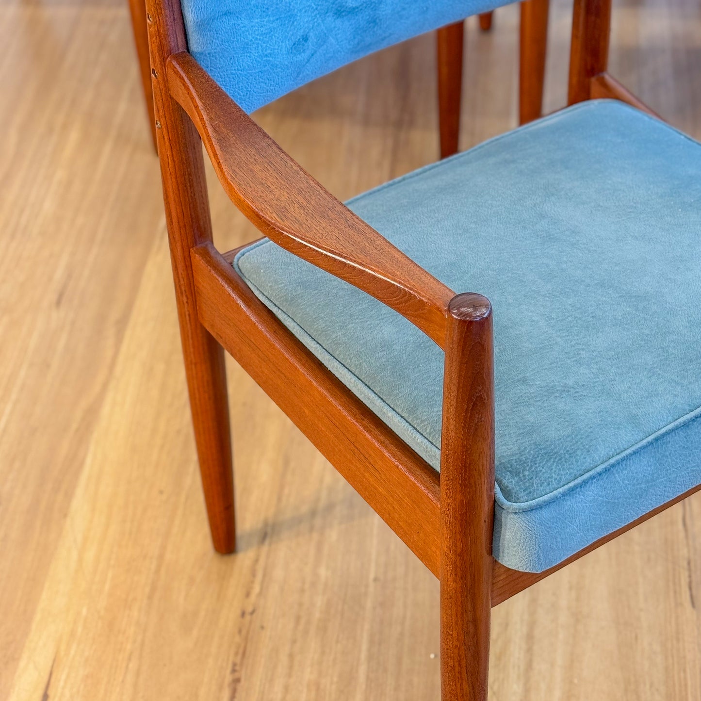 Set of 6 1970s vintage Chiswell teak dining chairs