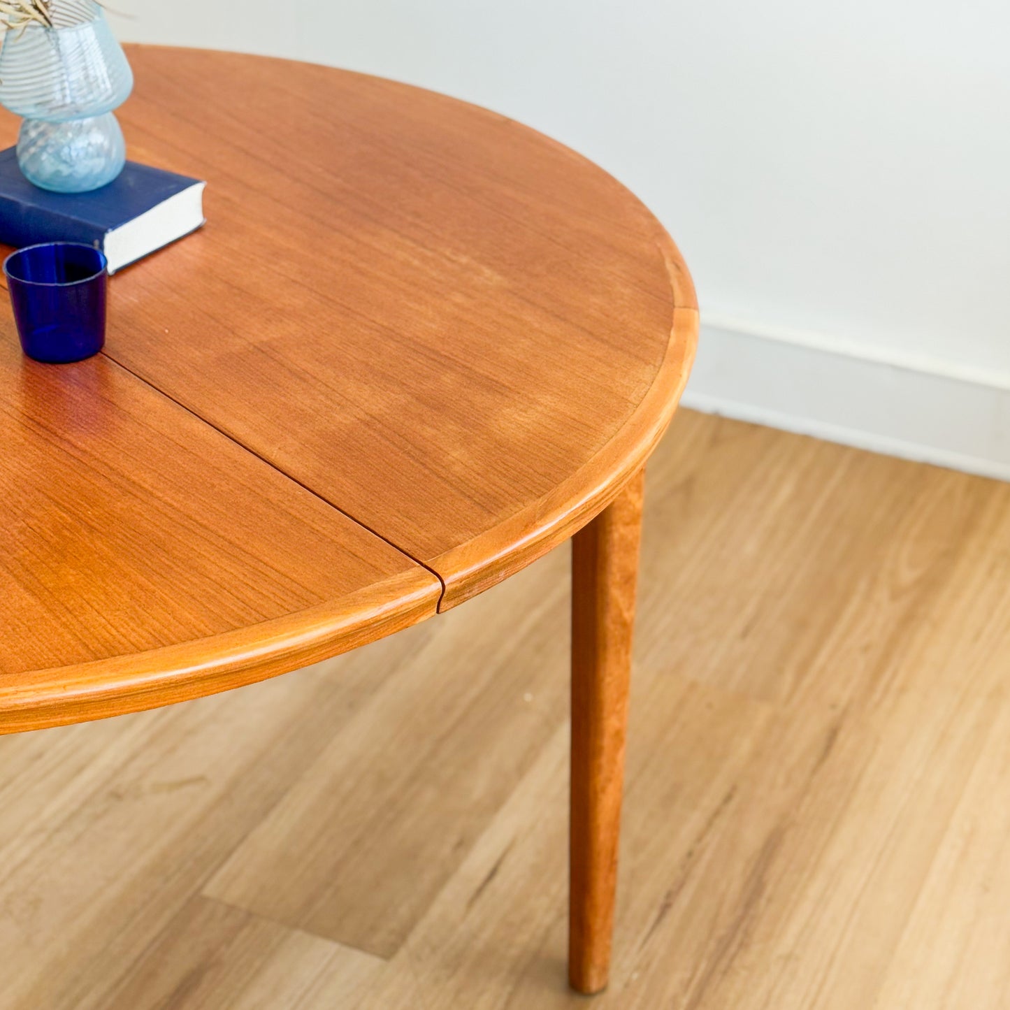 Wrightbilt round extension dining table
