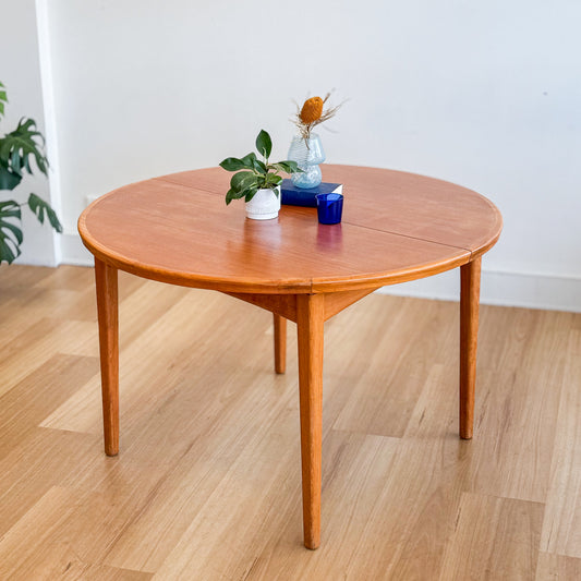 Wrightbilt round extension dining table