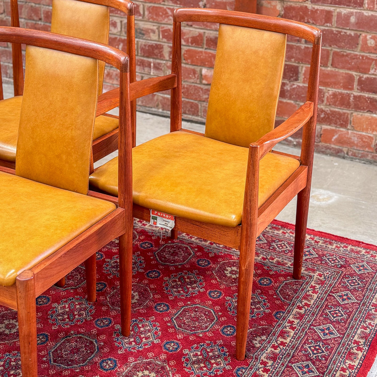 Set of 6 Parker t-back dining chairs including two carvers