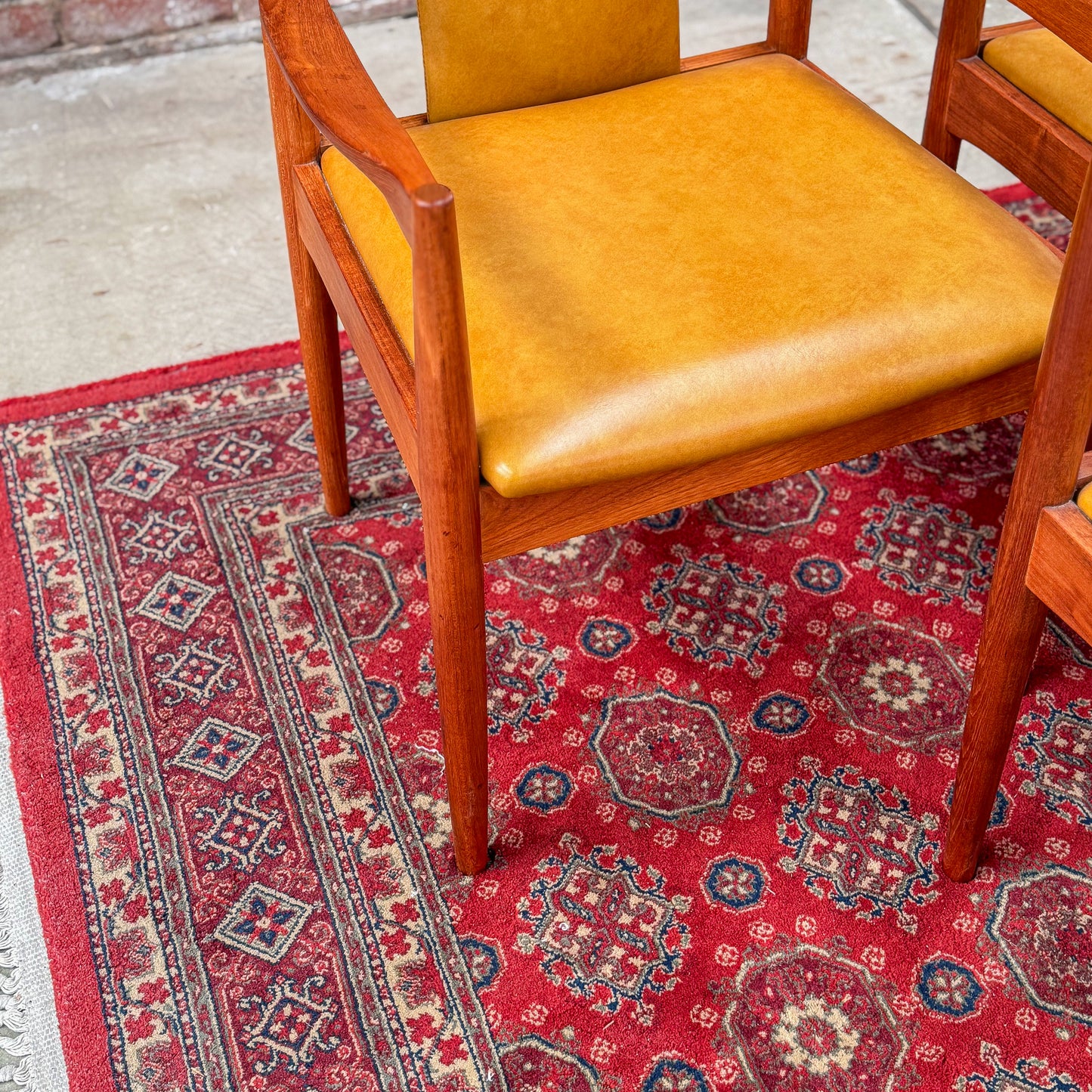 Set of 6 Parker t-back dining chairs including two carvers