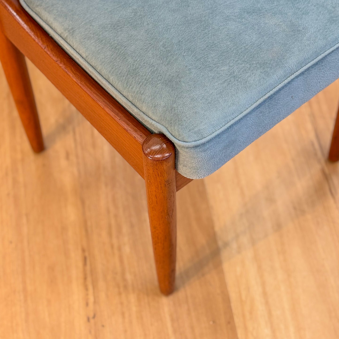 Set of 6 1970s vintage Chiswell teak dining chairs